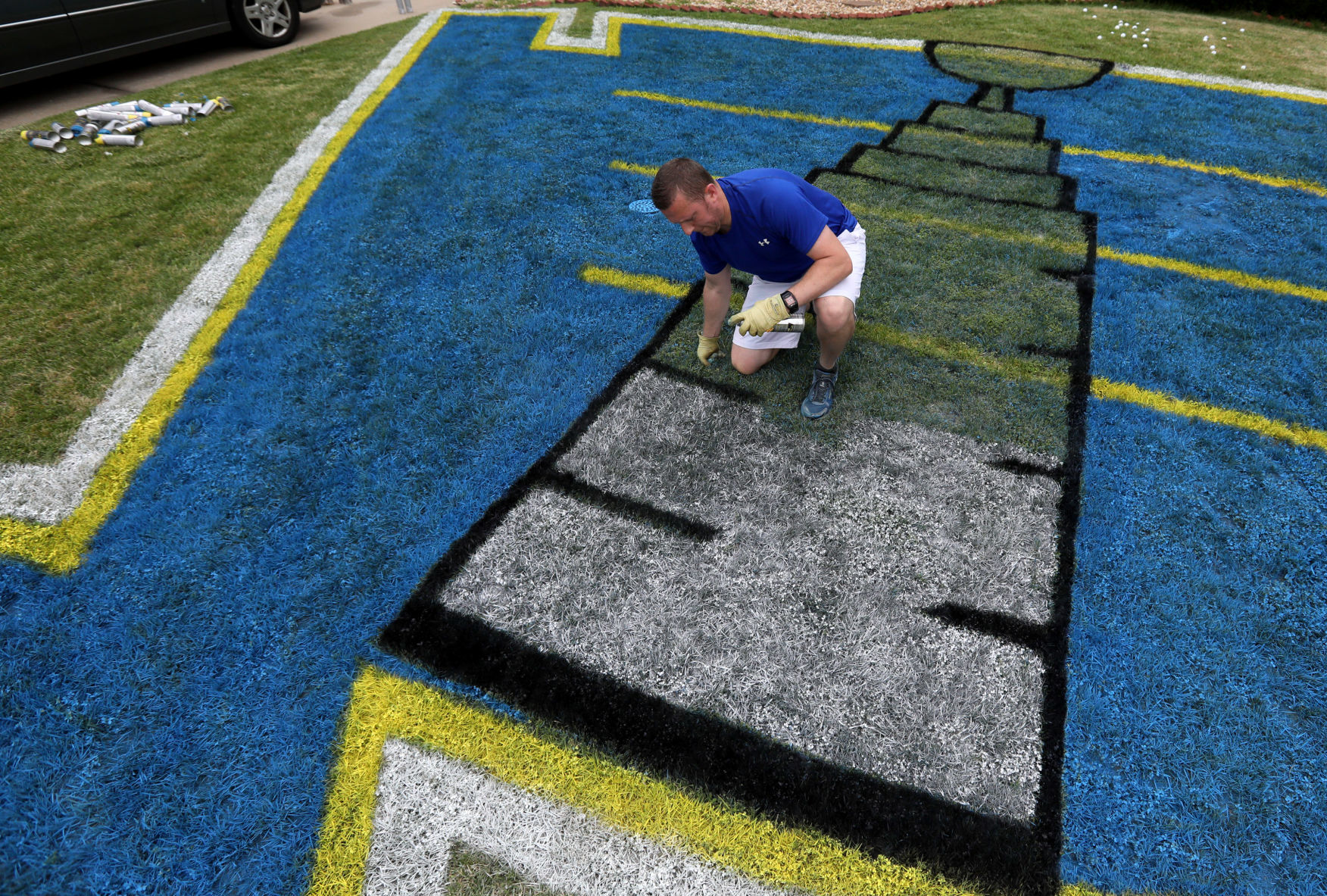 St. Louis Blues fans with logo painted on yards adds Stanley Cup